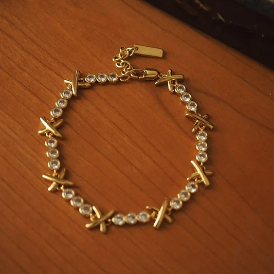 Xovéra | Crystal Embrace