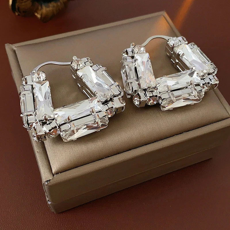 Lustria | Bold Geometry. Pure Brilliance.