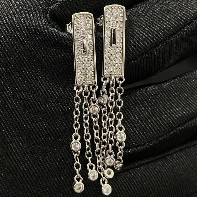 Avantéra — Sculpted Silver Brilliance