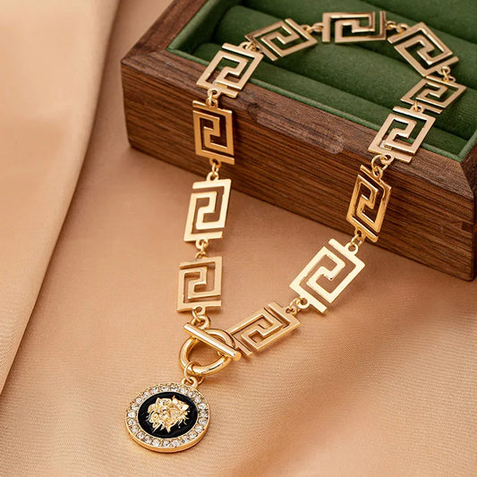 Chainava | Retro Gold-Tone Chain with Geometric Relief