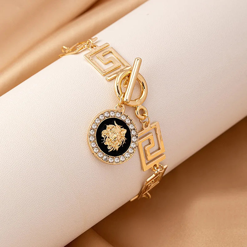 Chainava | Retro Gold-Tone Chain with Geometric Relief