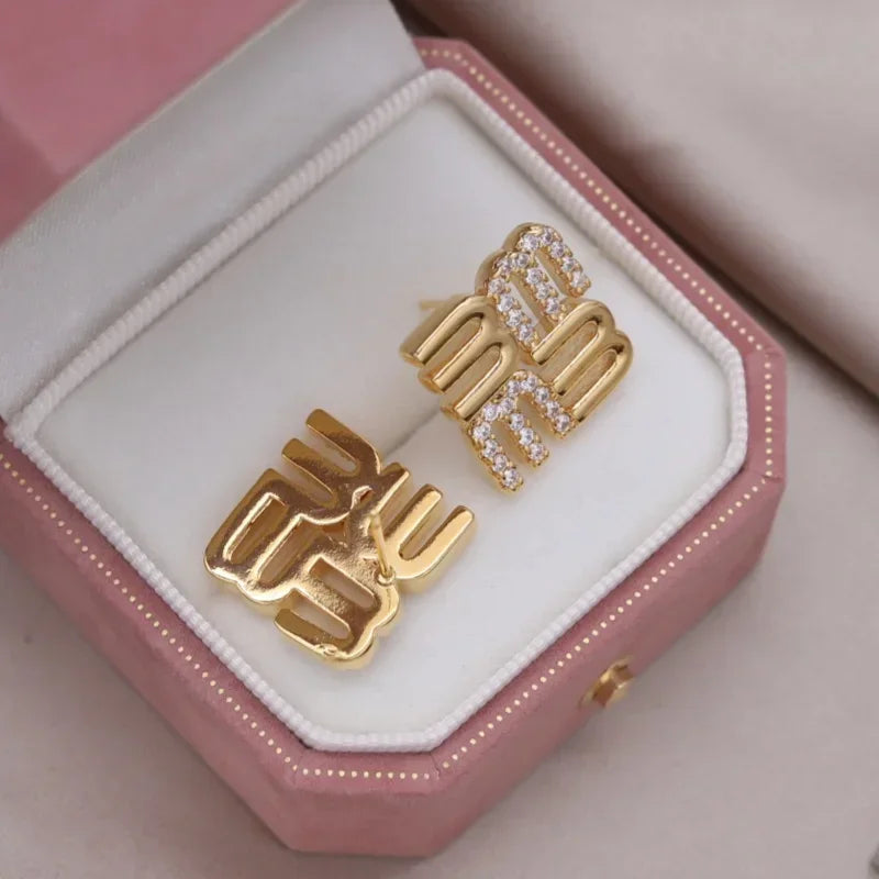 Mésara Earrings | 18K Gold Jewelry | “M” Initial Studs