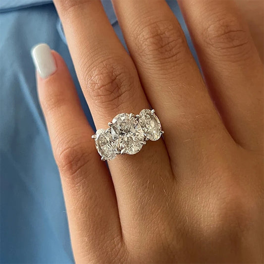 Eterna | 6 Karat Oval Moissanite Yüzük