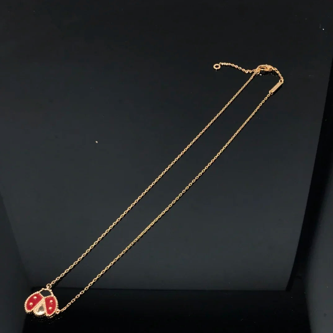 Clévora Necklace | Sterling Silver Modern Elegance
