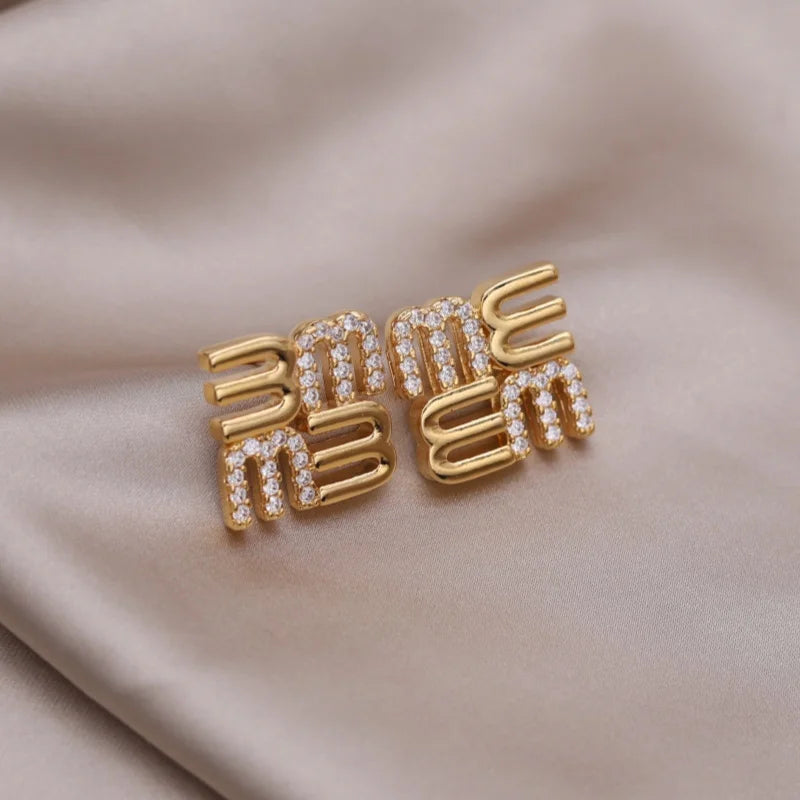 Mésara Earrings | 18K Gold Jewelry | “M” Initial Studs