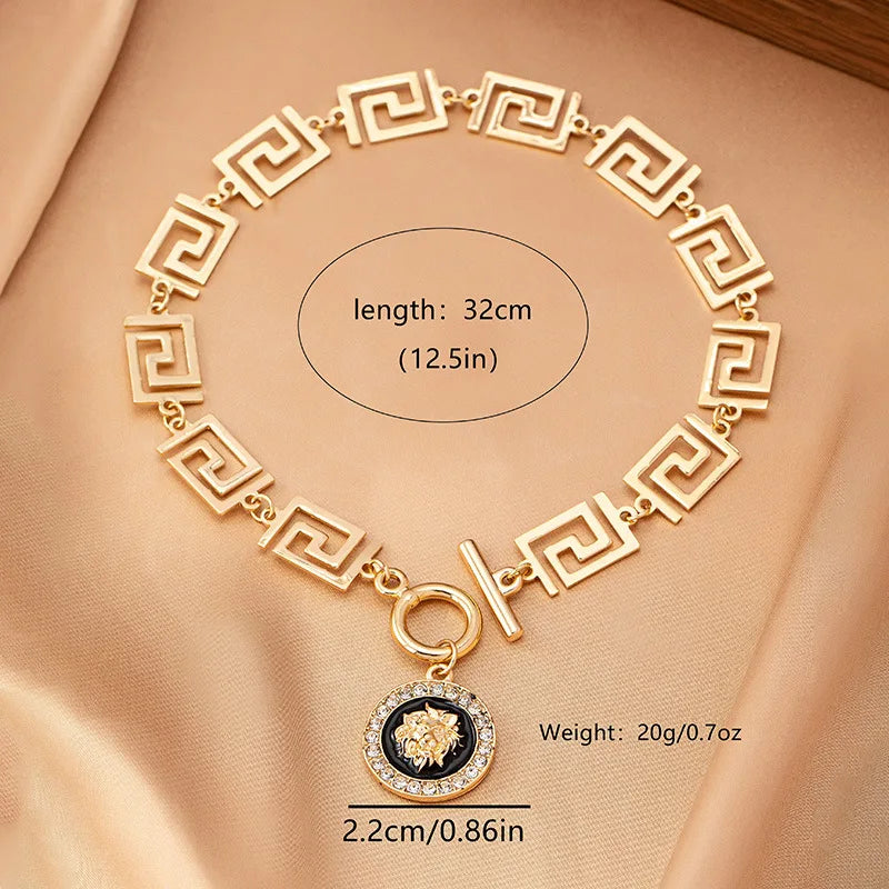 Chainava | Retro Gold-Tone Chain with Geometric Relief