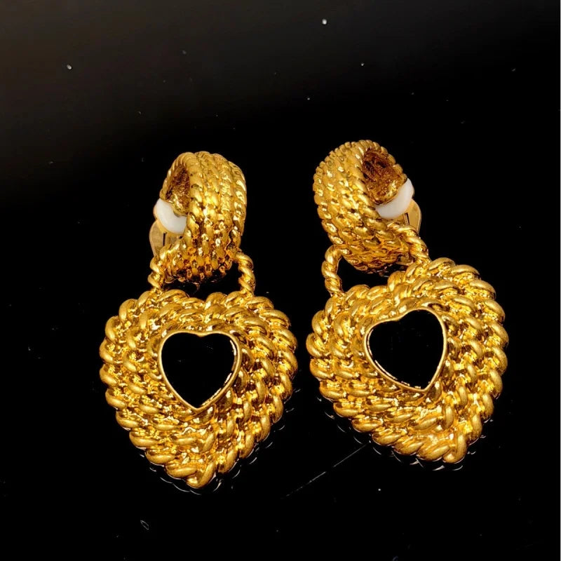Aurélienne | Golden Heart Vintage Charm