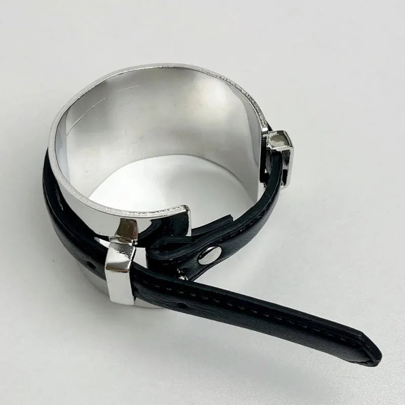 Beltora | Golden Buckle Statement