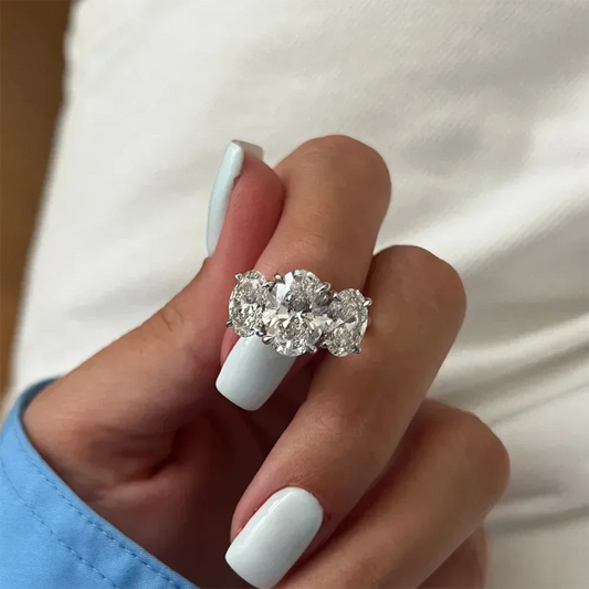 Eterna | 6 Karat Oval Moissanite Yüzük