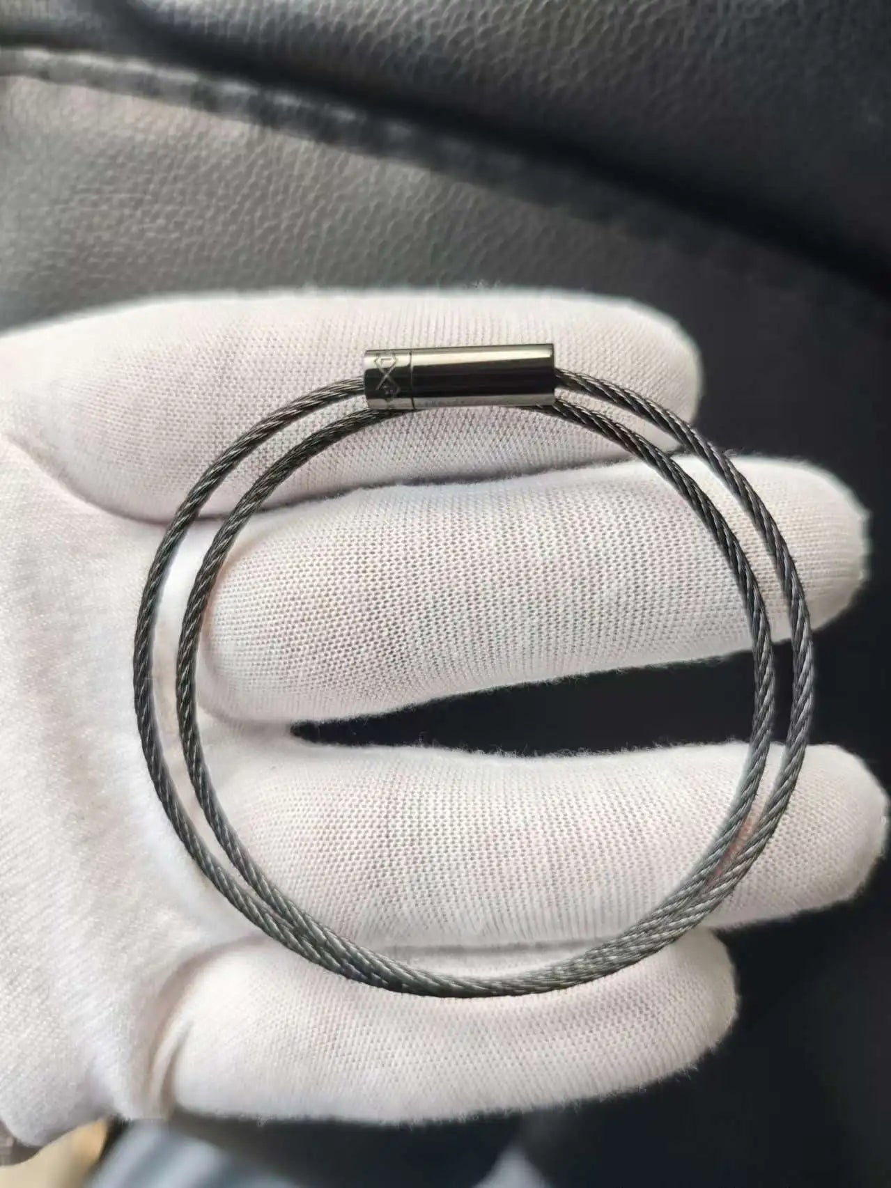 Noirvisse | Black Double-Wrap with Screw Clasp