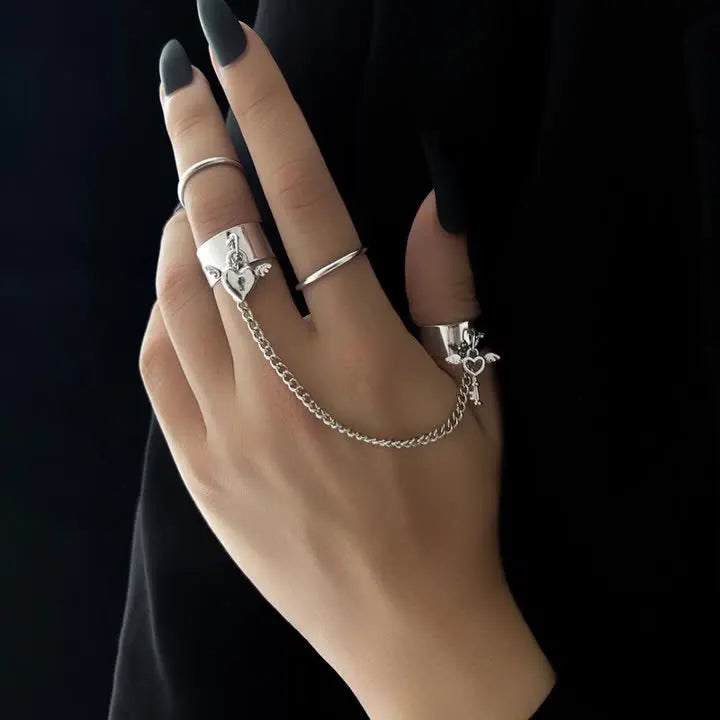 فلورا | ٣٤ لمسة تزين كفّك