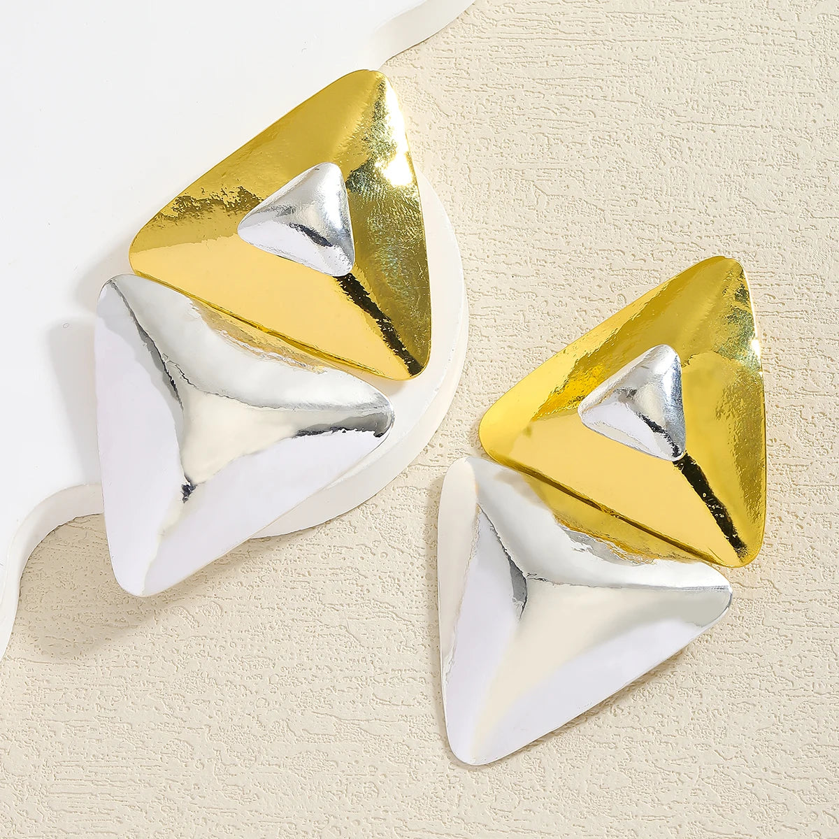 Aurivéra | Bold Geometric Statement