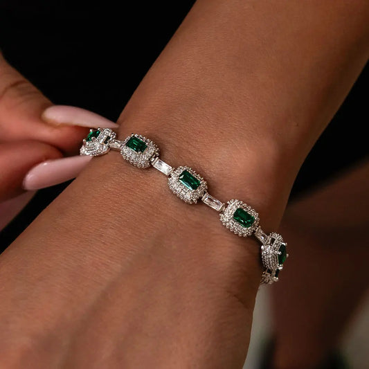 Verdura | Emerald Light in Motion