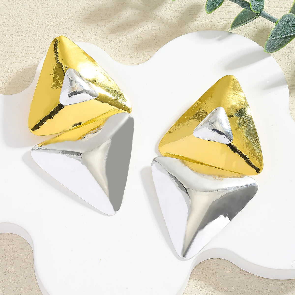 Aurivéra | Bold Geometric Statement
