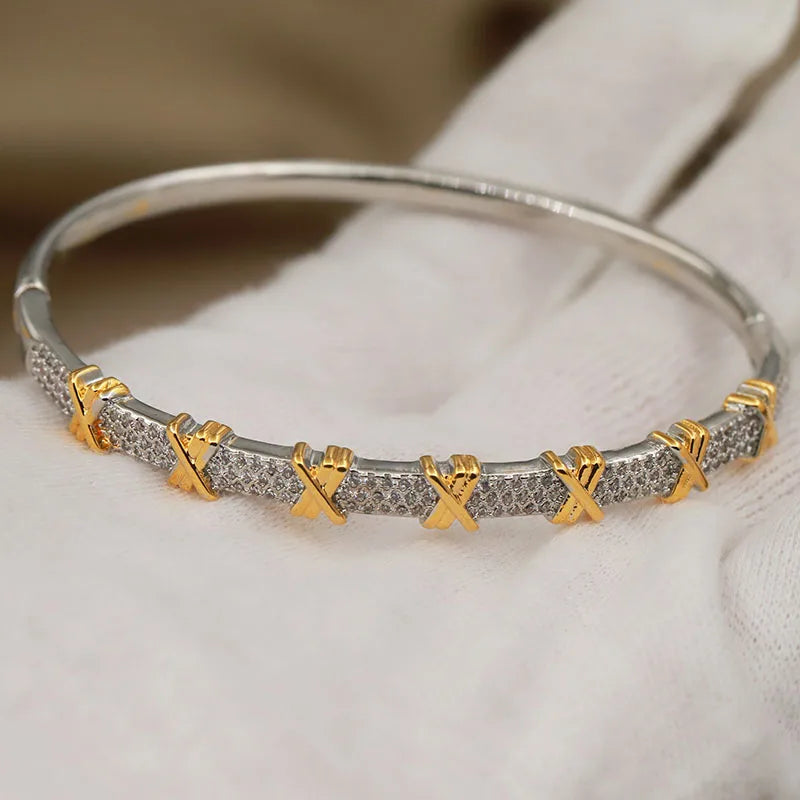 سوار LUMINA Cuff | مجوهرات ذهبية | مرصعة بأحجار الزركون 
