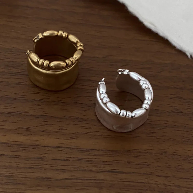 Velora | Bold Retro Elegance