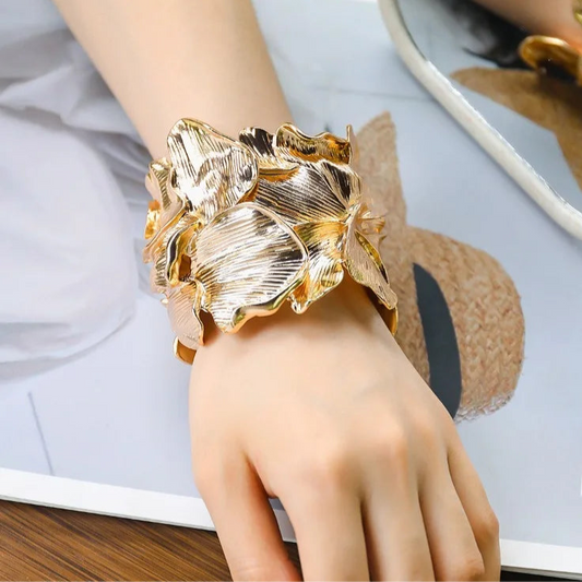 Florévoque | Golden Petals in Bloom