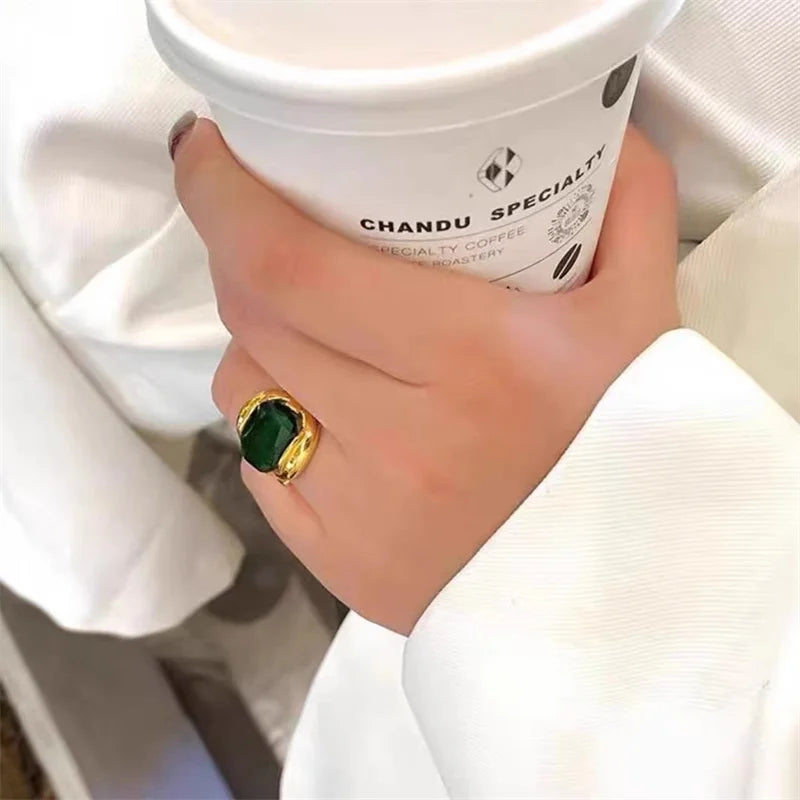 Émeraudelle | Bold Green Majesty