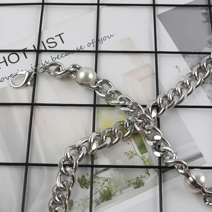 Déloria | Pearl & Chain Statement Belt