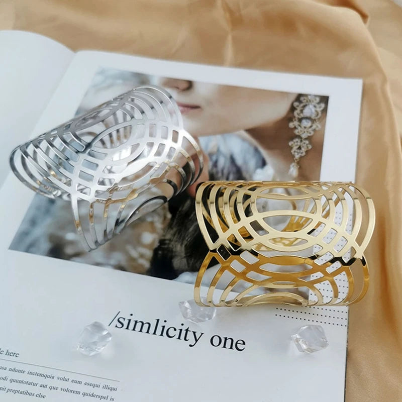 Aurévia | Gold-Tone | Sculpted Cuff
