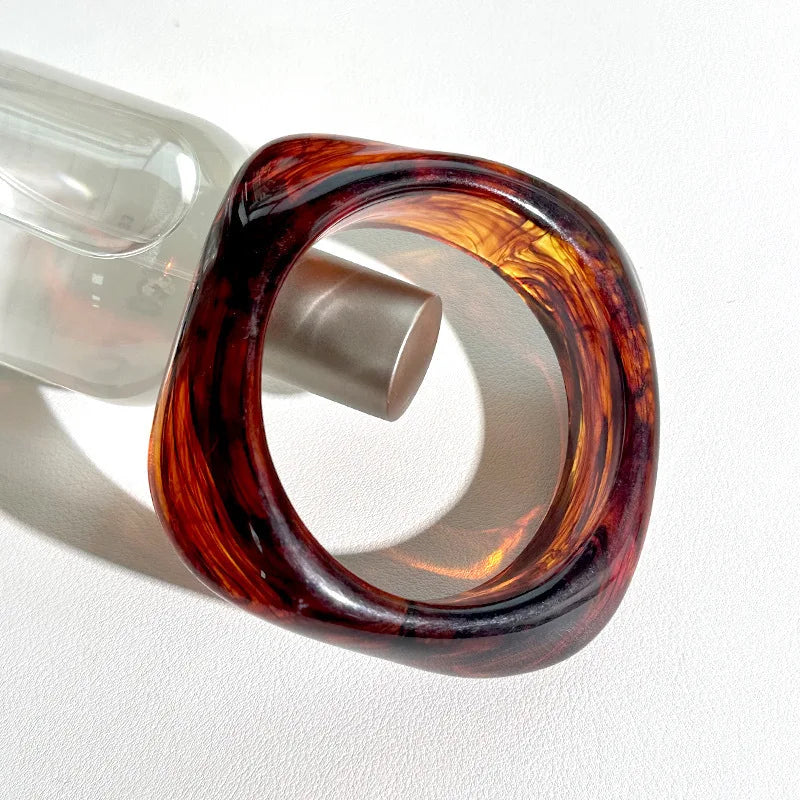 Aurévo | Sculptural Resin | Bold Geometry