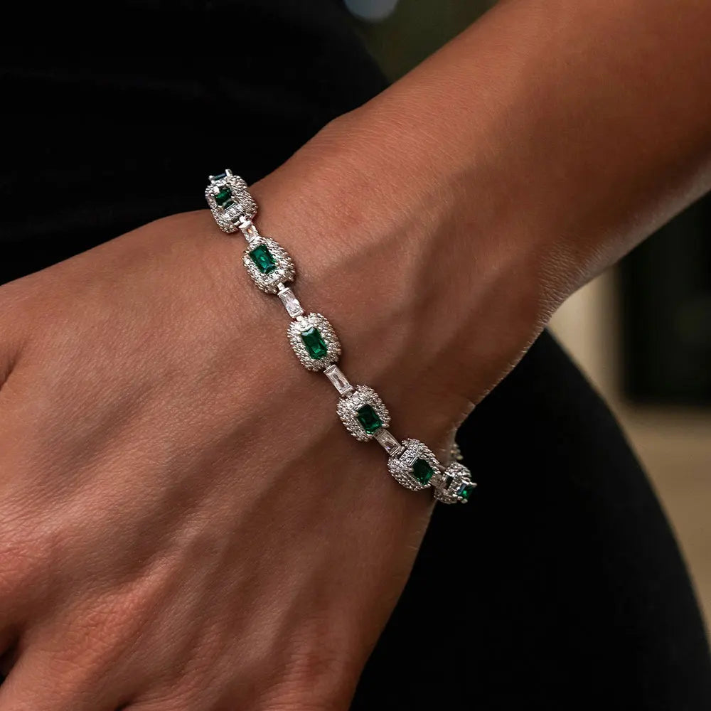 Verdura | Emerald Light in Motion