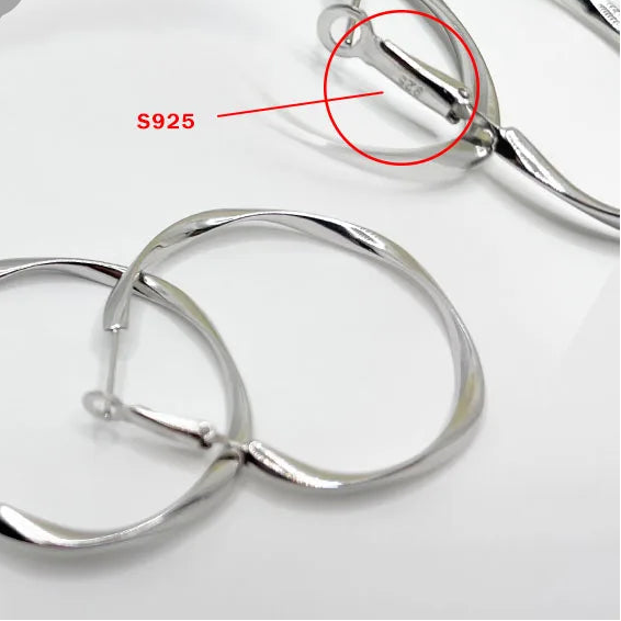 Twistlight — Sculpted Silver Flow