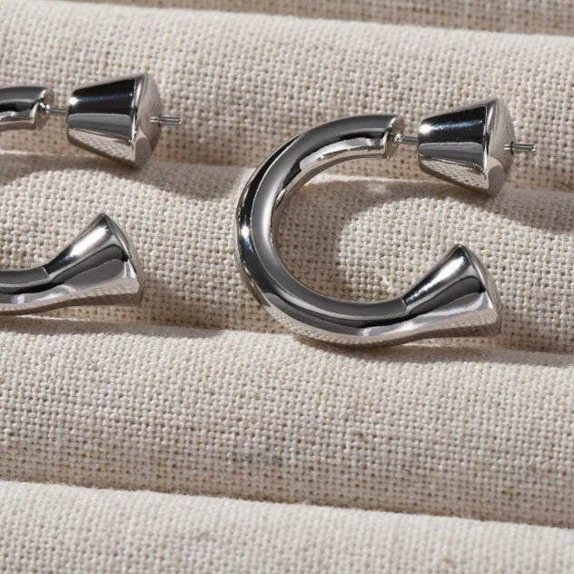Aurivane | Sleek Curves. Timeless Confidence