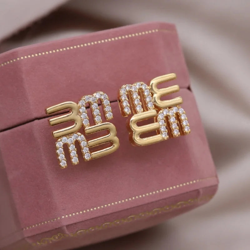 Mésara Earrings | 18K Gold Jewelry | “M” Initial Studs