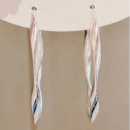 Twistlight — Sculpted Silver Flow