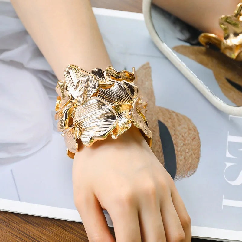 Florévoque | Golden Petals in Bloom