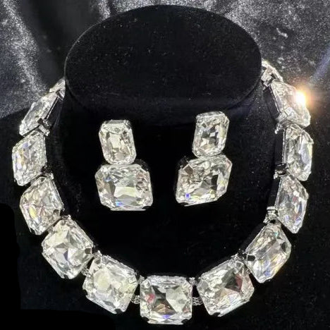 Aurestra — Bold Radiant Stones