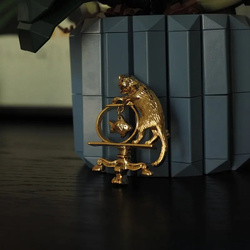 Felivine | Golden Playful Charm