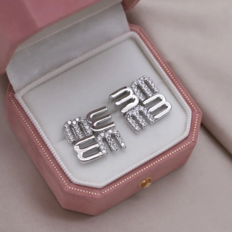 Mésara Earrings | 18K Gold Jewelry | “M” Initial Studs
