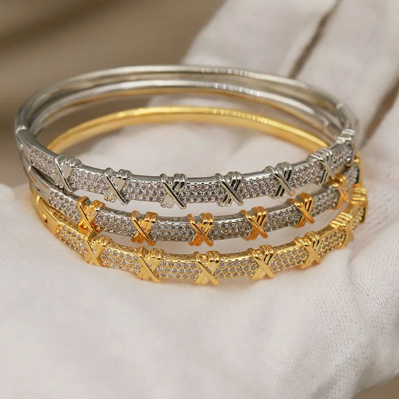 سوار LUMINA Cuff | مجوهرات ذهبية | مرصعة بأحجار الزركون 
