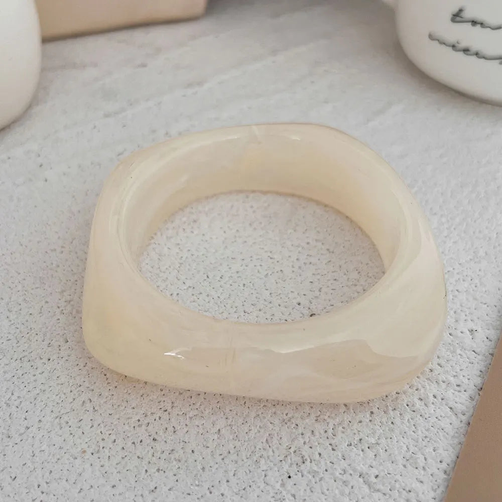 Marbélis | Resin | Retro Statement Bangle