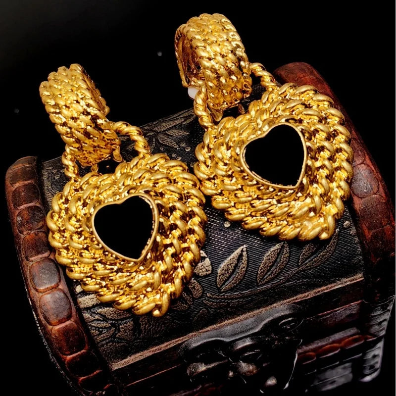 Aurélienne | Golden Heart Vintage Charm