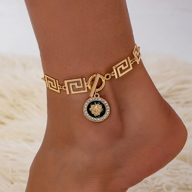 Chainava | Retro Gold-Tone Chain with Geometric Relief
