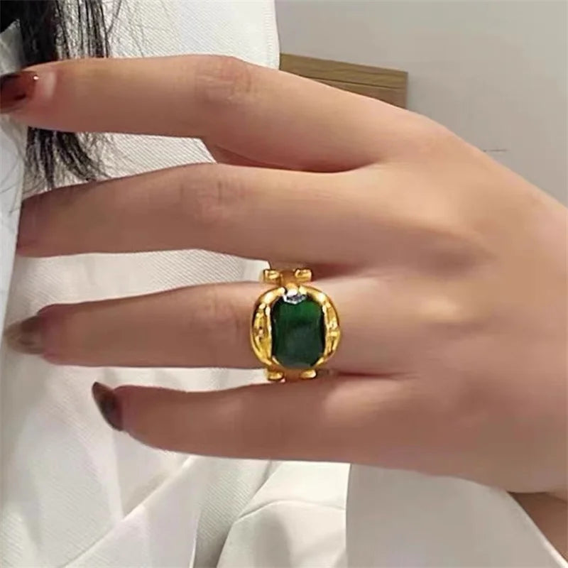 Émeraudelle | Bold Green Majesty