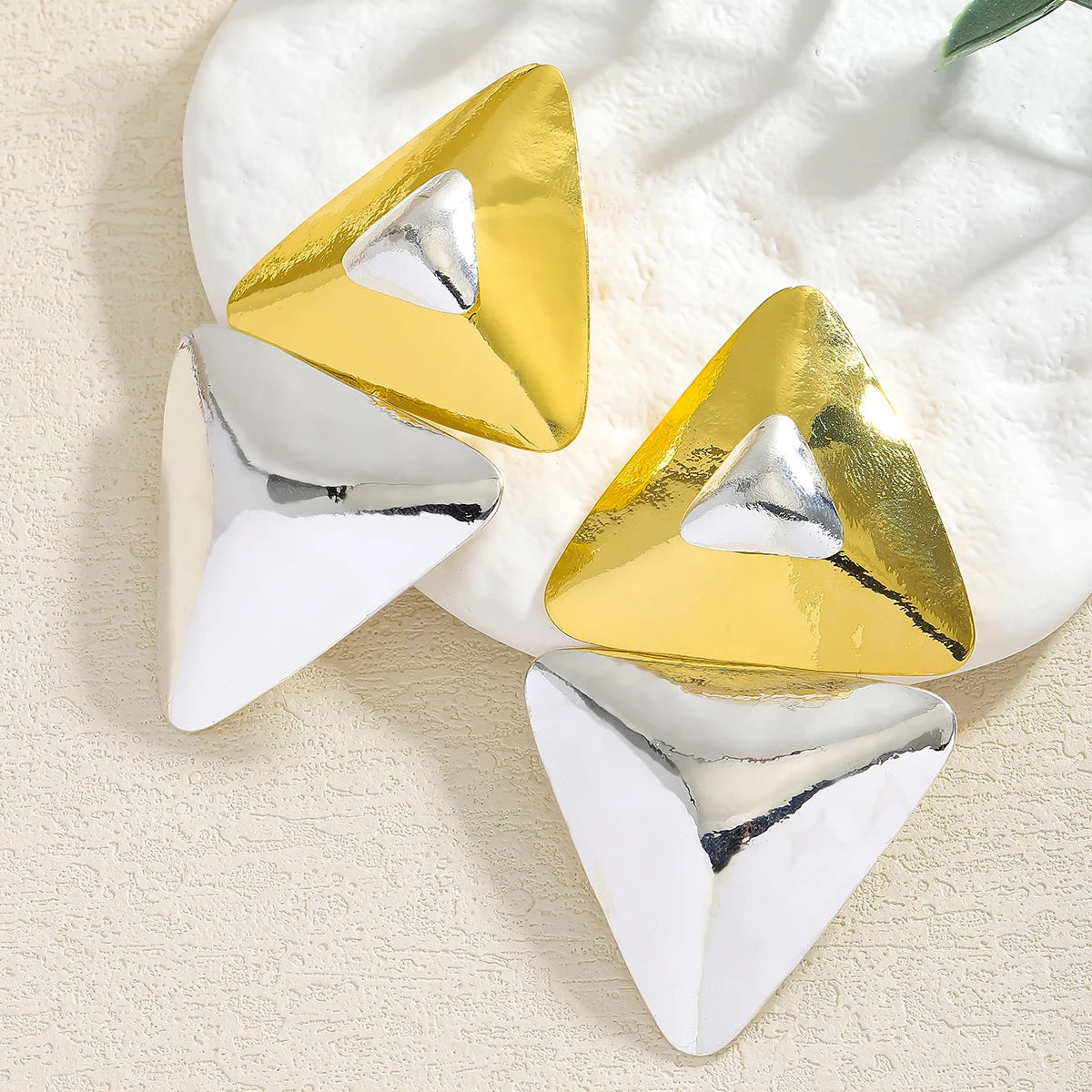 Aurivéra | Bold Geometric Statement