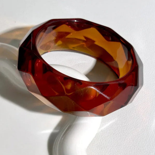 Aurévo | Sculptural Resin | Bold Geometry