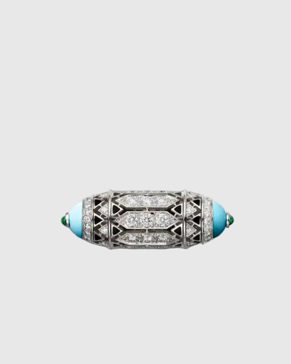 Close-up side profile of the Aerion Contrastes ring highlighting the 7x7mm turquoise cabochon with an emerald-green tip and intricate silver geometry.