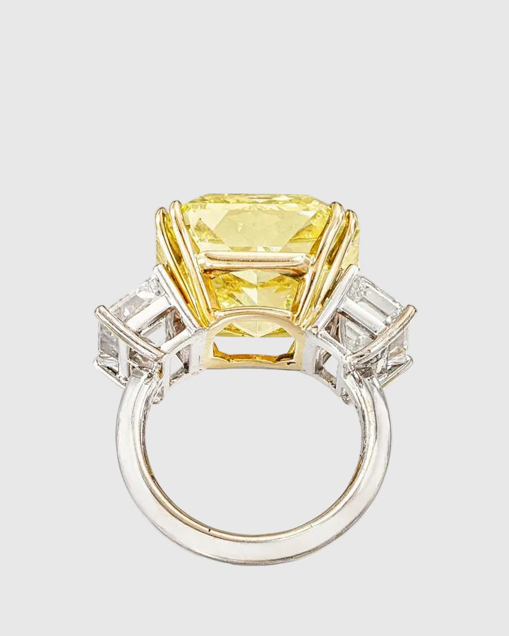 Side profile of the solid 9g Italian 925 silver ring, revealing the high-contrast two-tone setting with an 18K white gold band and 18K yellow gold center prongs.