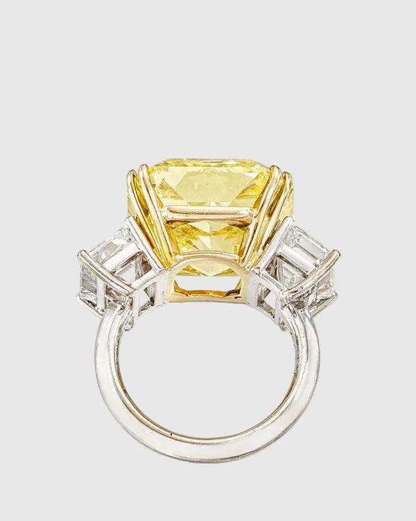 Side profile of the solid 9g Italian 925 silver ring, revealing the high-contrast two-tone setting with an 18K white gold band and 18K yellow gold center prongs.