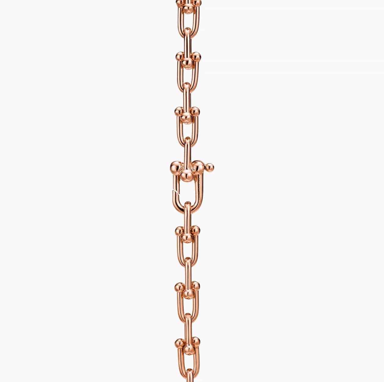 Secure push-in clasp mechanism