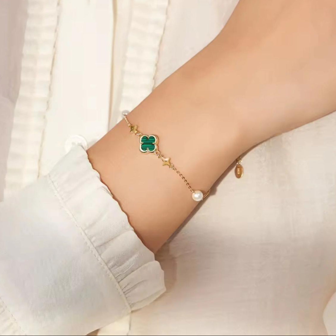 Clovéra Bracelet — Malachite & Pearl in Italian Silver