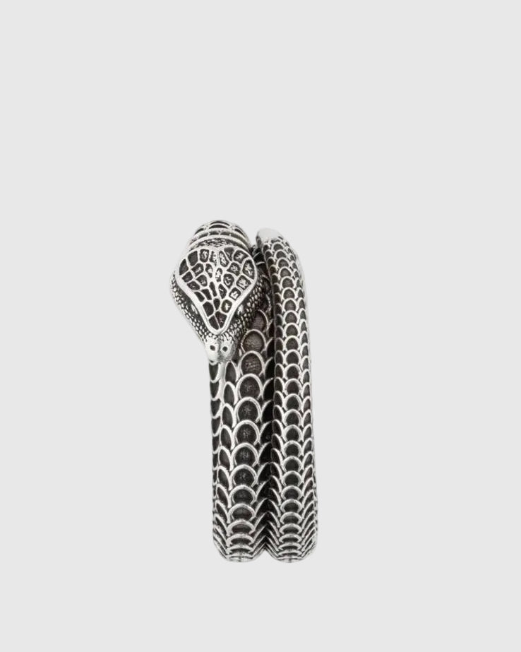 Side profile of the 925 Italian silver serpent ring demonstrating how the engraved double-band elegantly wraps around the finger.