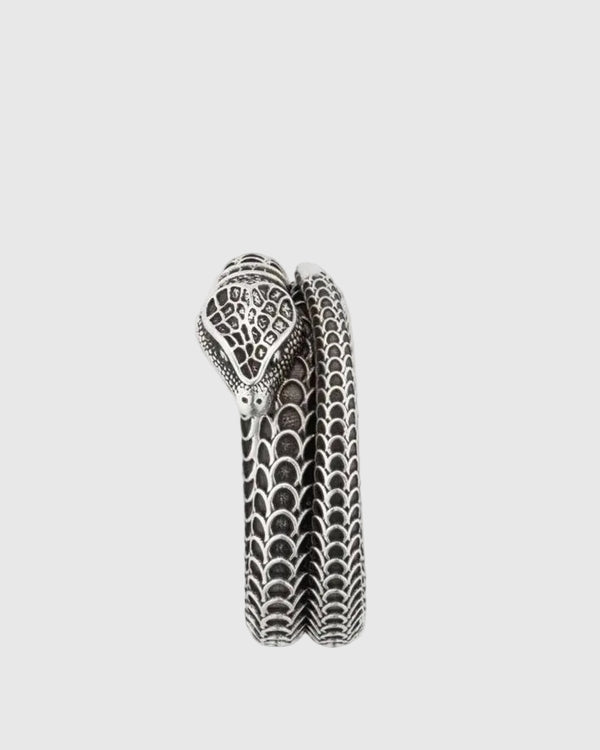 Side profile of the 925 Italian silver serpent ring demonstrating how the engraved double-band elegantly wraps around the finger.