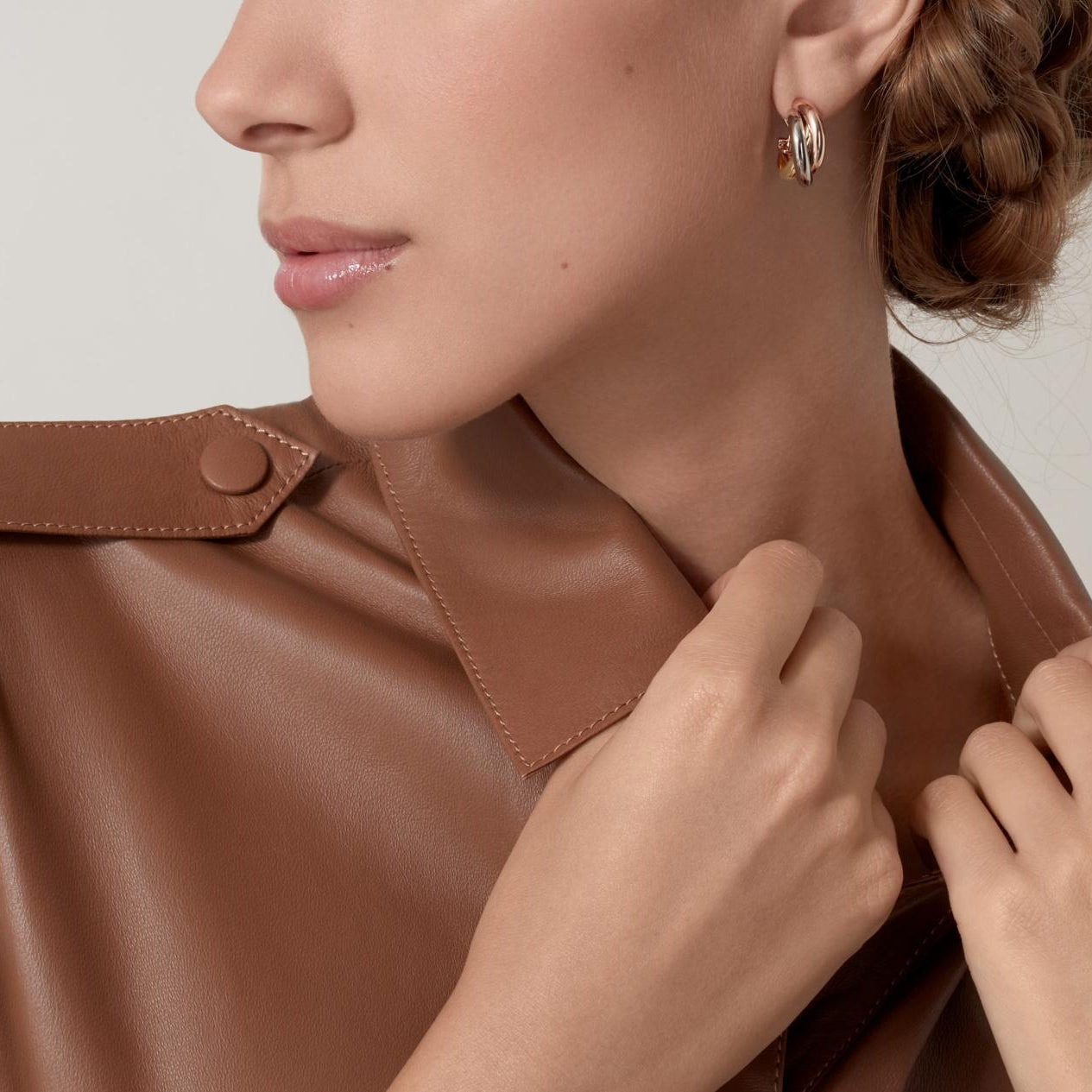 Élanza — Hyperbolic Light in Silver