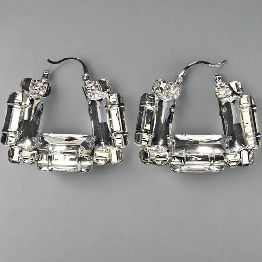 Lustria — Sculpted Light in Bold Geometry